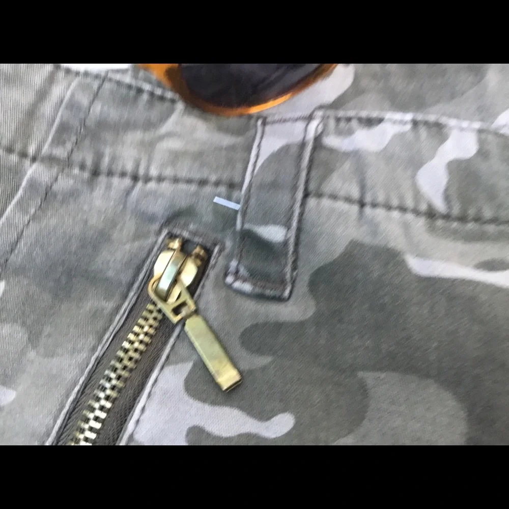 Forever 21 Women’s Distressed Camo skinny pants - Picture 8 of 8